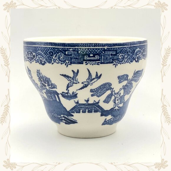 Vintage Johnson Brothers "Willow" Blue & White Teacup & Saucer Set - Picture 5 of 10